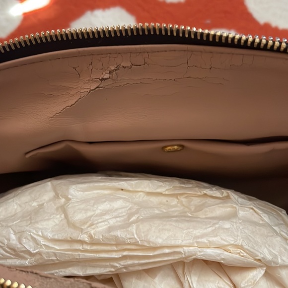 Prada bag with adjustable strap - Picture 6 of 8